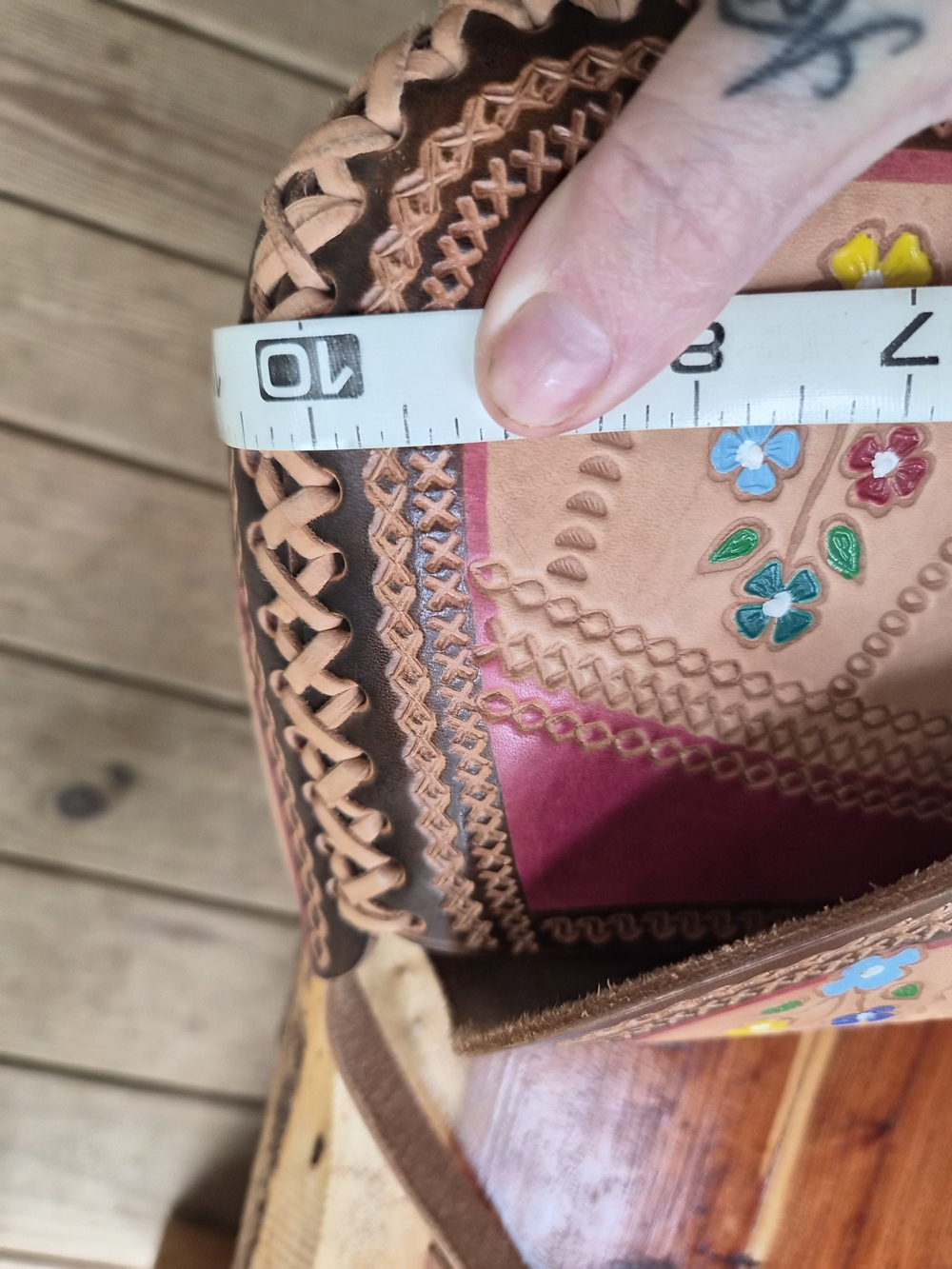Handmade Floral Tooled Leather Crossbody Bag in Tan - Picture 4 of 7